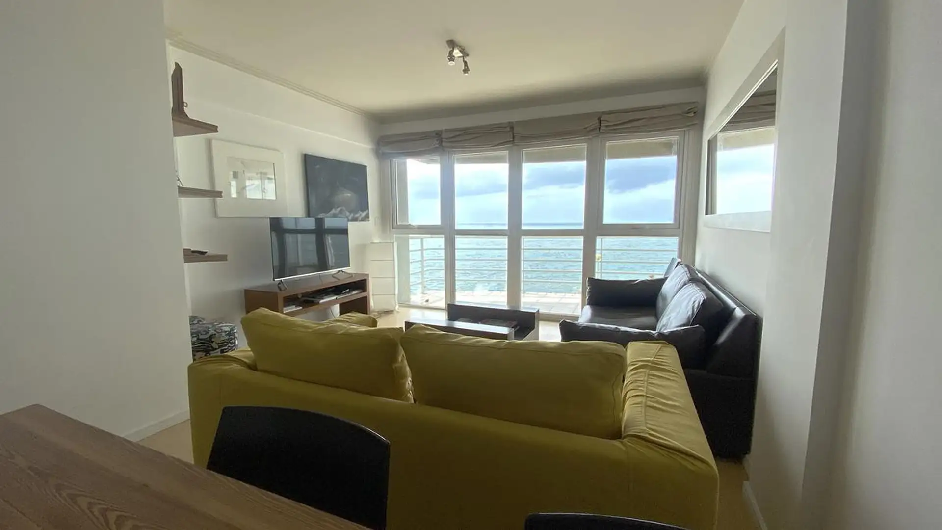 Depto 4 ambientes con balcon saliente y vista plena al mar