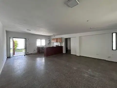 Casa 4 ambientes con 1 baño
