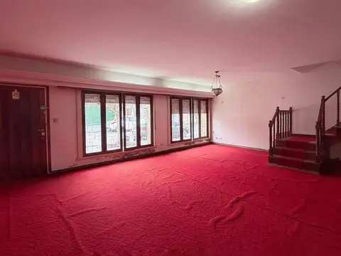 VENTA CASA 4 AMBIENTES BARRIO SARMIENTO PILETA