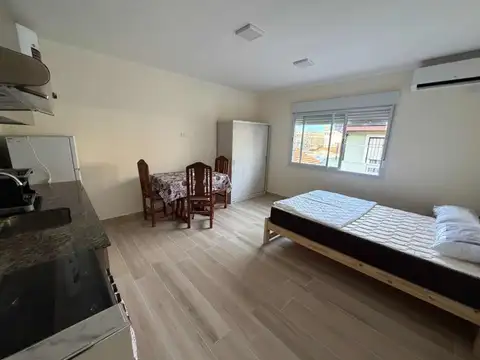 Depto Tipo Casa en Alquiler de 1 dormitorio