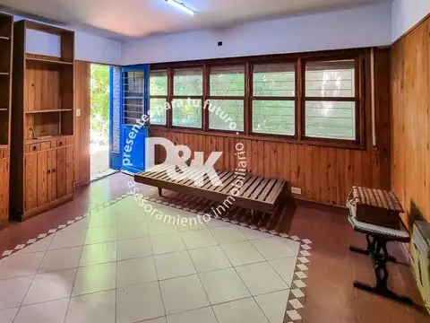 Casa en Venta con 2 cocheras