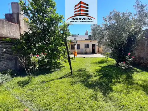 Excelente PH tipo casa de 320 m2 Totales. 3 Amb. Quincho. Hermoso Fondo. Caseros Centro