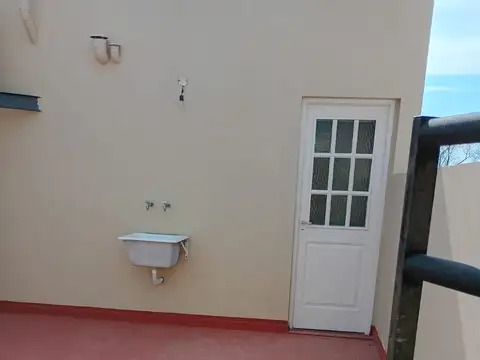DTO 2 AMB. AL  CONTRA FTE, 1ER PISO,  TERRAZA PPIA,  EXCELENTE ESTADO!