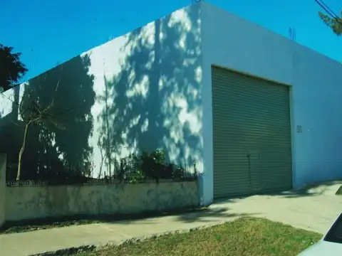 GALPON EN EXCELENTE ESTADO CON TRIFASICA