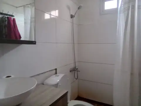 Casa 2 ambientes con 1 baño
