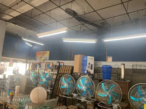 LOCAL EN ESQUINA CON VIVIENDA SOBRE AVDA. 230 m2