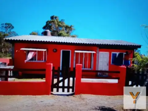 Casa en venta - 4 Dormitorios 3 Baños - 960Mts2 - San Clemente del tuyú