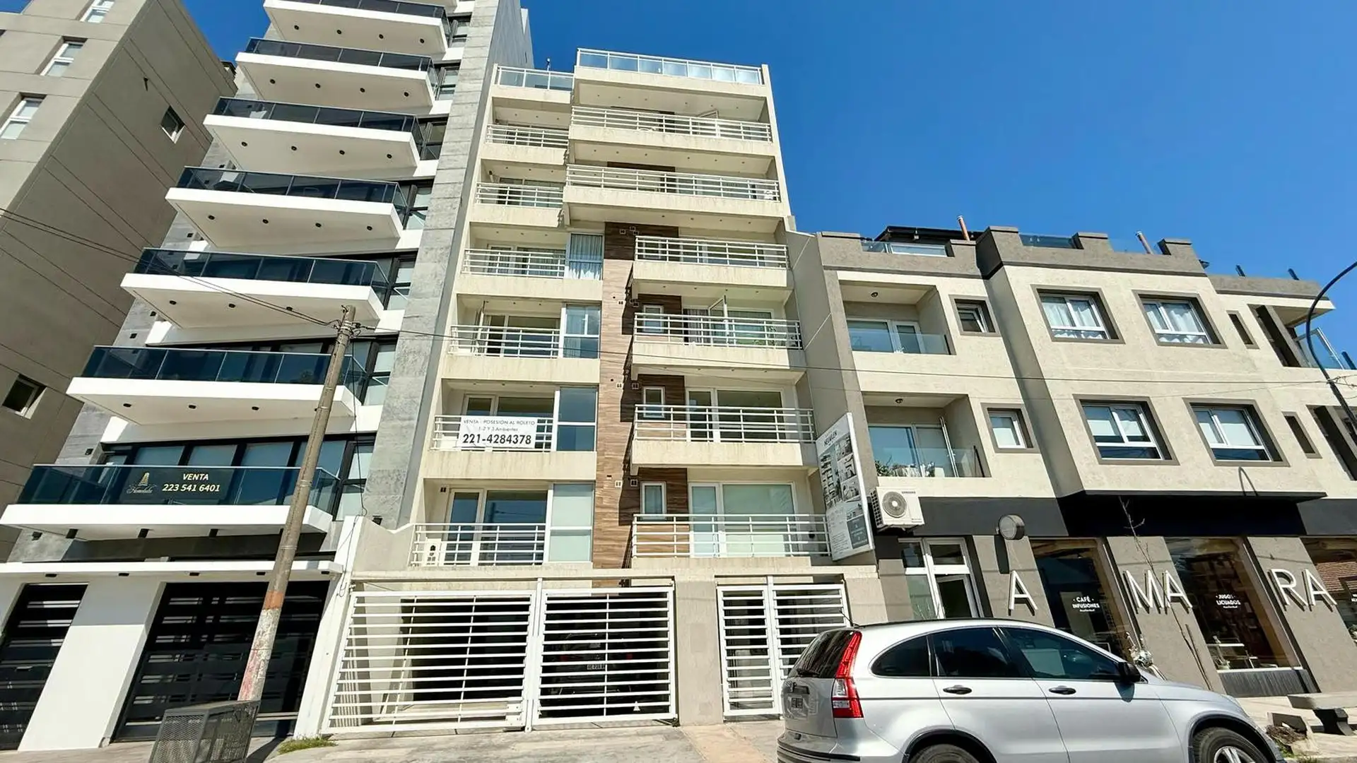 Depto 2 ambientes con balcon saliente y vista al mar. A estrenar.
