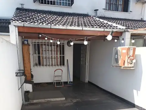 PH / DUPLEX (AMPLIO) CON PATIO Y COCHERA MORON