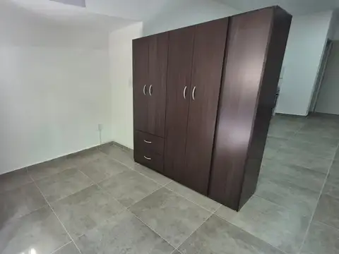 ALQUILER MONOAMBIENTE CON BALCON FRENTE EN FLORES