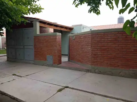 Casa de 3 dormitorios. b° ceramista 2. pocito