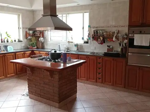Casa 5 ambientes con 4 baños