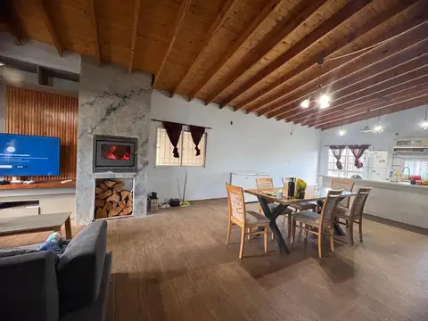 Casa en Venta con 3 cocheras