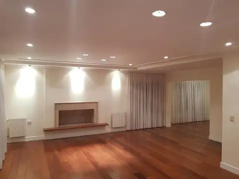 Casa de categoría en Jockey Club