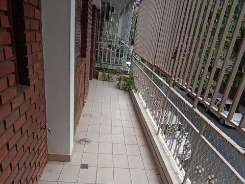 depto en alquiler en excelente zona  con balcon y patio.