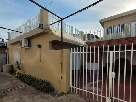 Casa en Venta 2 dormitorios-patio-terraza-cochera para 4 veh