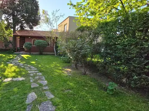 Casa tres dormitorios parque venta Ituzaingó Norte