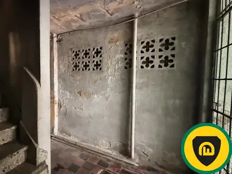Casa 8 ambientes con 3 baños