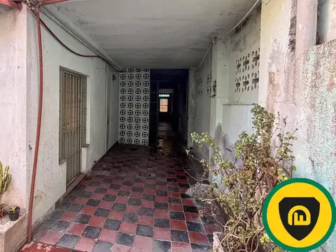 Casa 8 ambientes con 3 baños