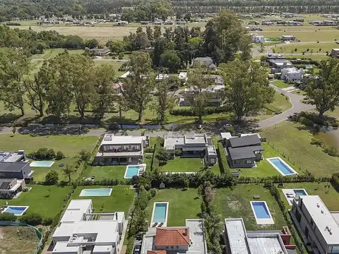 Casa en Venta en Monet Barrio Privado, USD 300.000