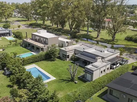 Casa 5 ambientes con 3 baños