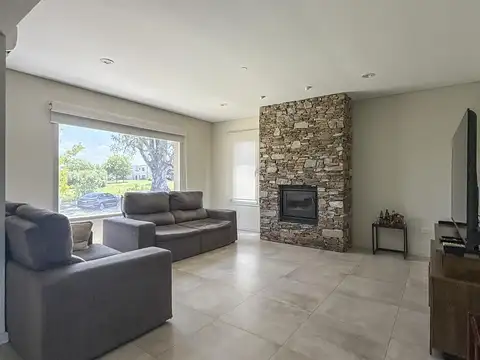 Excelente casa en venta en Monet.