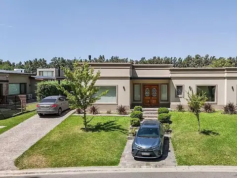 Excelente casa en venta en Monet.