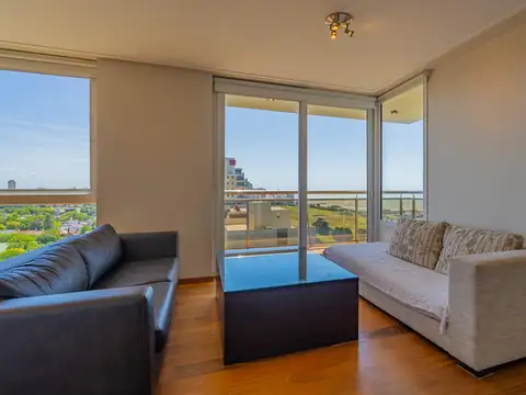 Moderno departamento de categoría, con vista al mar y al golf de Playa Grande.