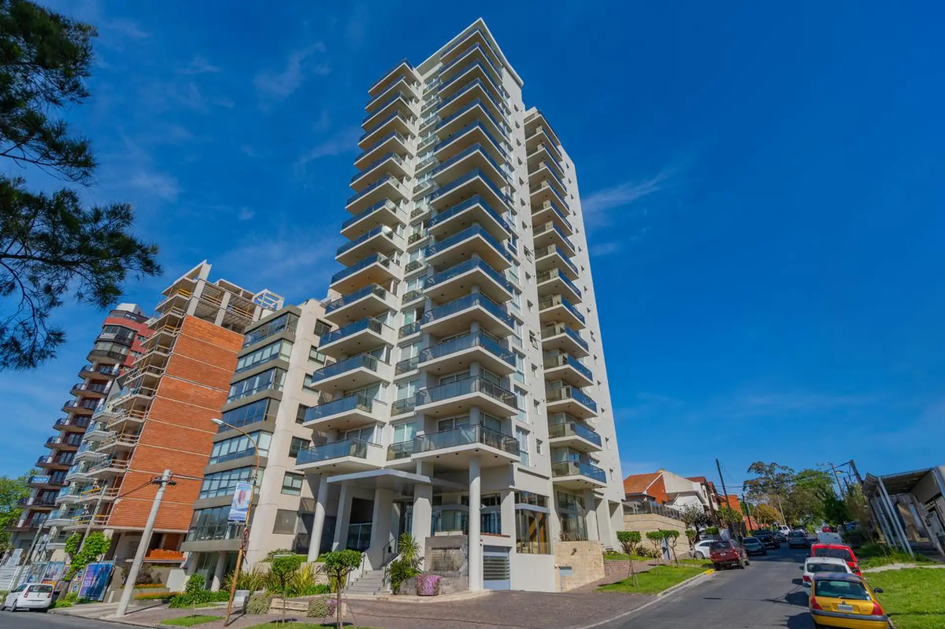 Moderno departamento de categoría, con vista al mar y al golf de Playa Grande