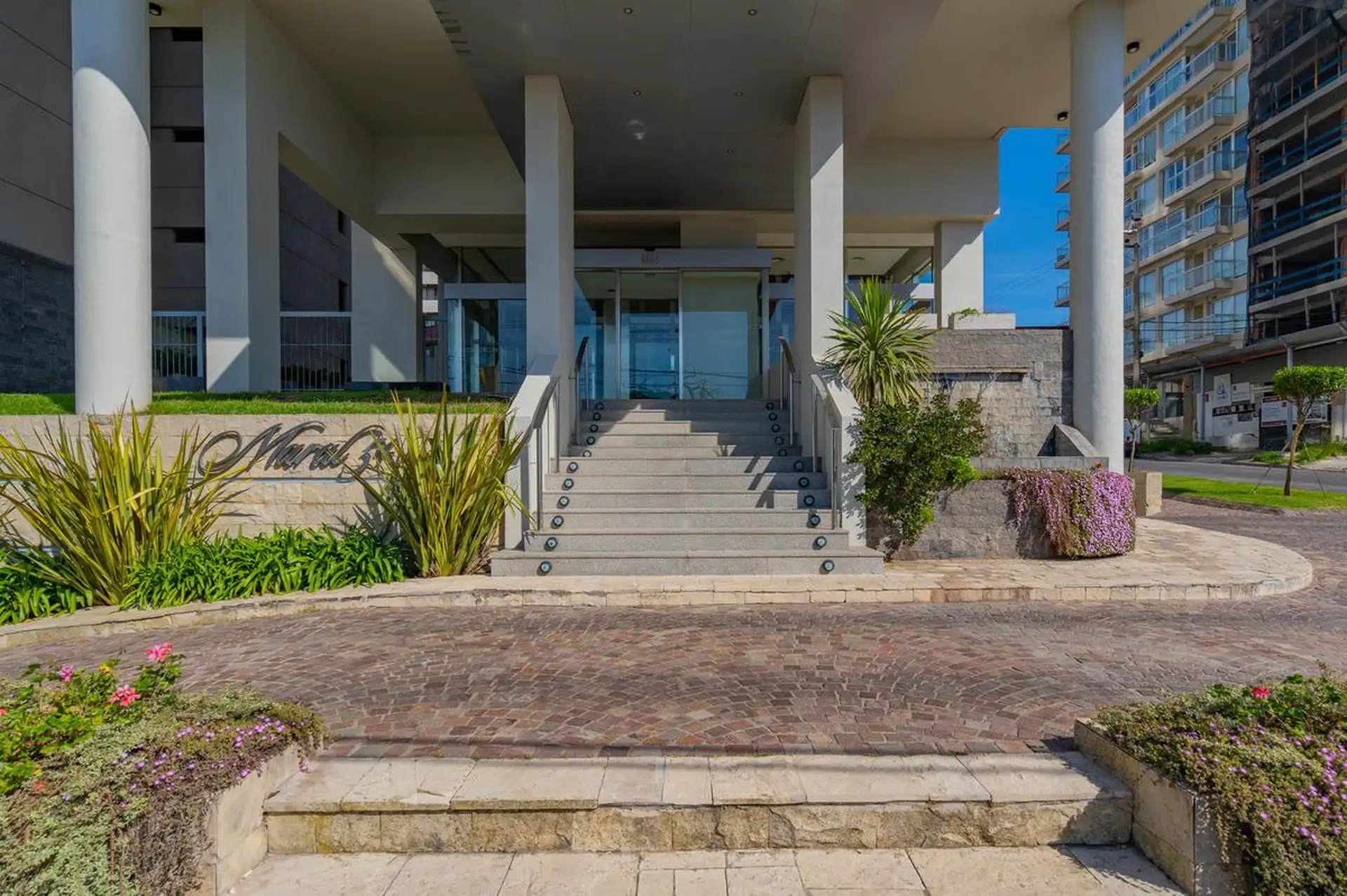 Moderno departamento de categoría, con vista al mar y al golf de Playa Grande