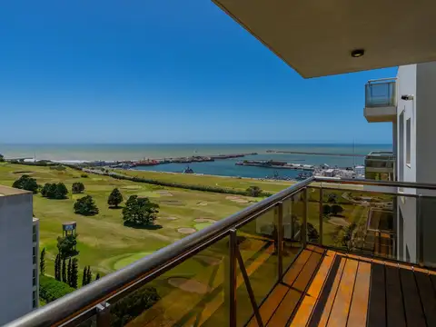 Moderno departamento de categoría, con vista al mar y al golf de Playa Grande.