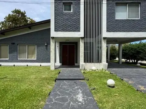 Casa de 4 ambientes con quincho y piscina en Venado I. Canning, Esteban Echeverría.