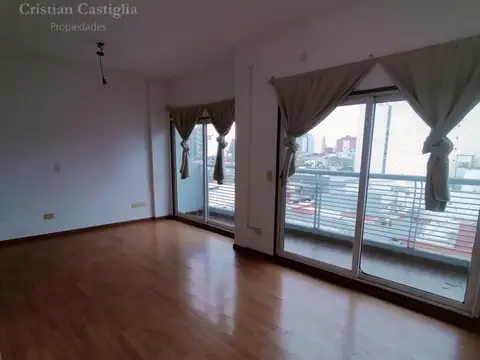 Departamento con Balcón y Cochera en Venta - San Martin