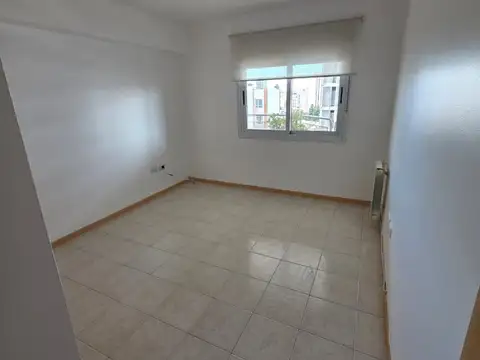 Departamento 6 ambientes con 2 baños