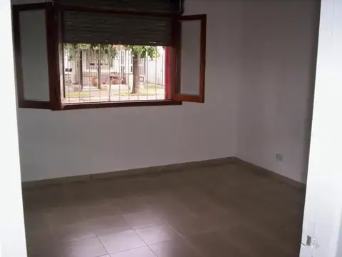 Casa en Alquiler con 1 cochera