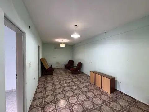 Casa 7 ambientes con 2 baños
