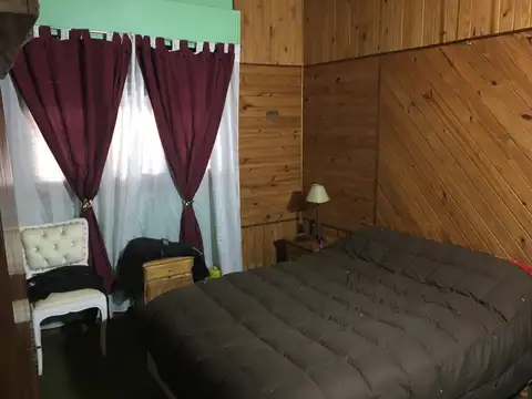 Venta de amplia casa 3 ambientes con garage pasante, patio y terraza