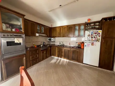 Chalet en venta c/ cochera en Villa Primera