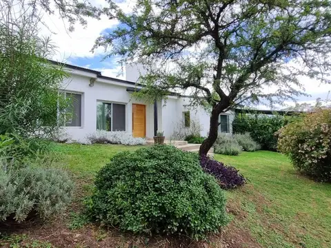 VENTA CASA 3 DORMITORIOS COUNTRY VILLA ALLENDE