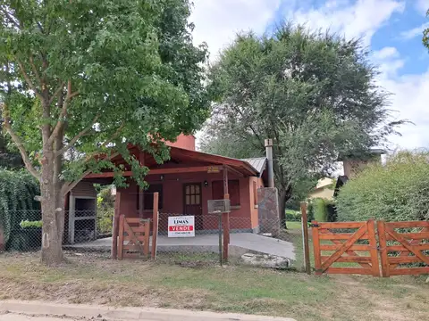 Casa 2 dormitorios a 2 cuadras del río