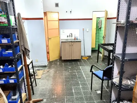 A mts de AV. CORRIENTES. SIN EXPENSAS . ABL y  AYSA (incl.en Alquiler) 1 PLANTA . SIN COLUMNAS. 2 BAÑOS.TECHOS ALTOS 