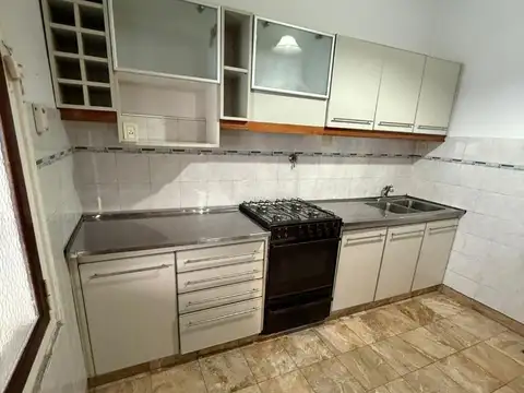 AMPLIA CASA EN 1 PLANTA 3 AMB, GARAGE, PARQUE, TERRAZA