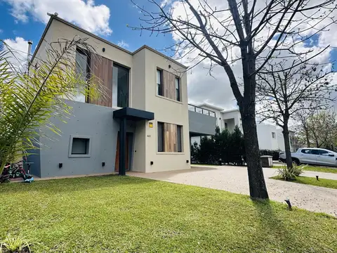 Casa en Venta en Pilar del Este - Santa Guadalupe, USD 340.000