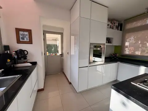 Casa 4 ambientes con 4 baños