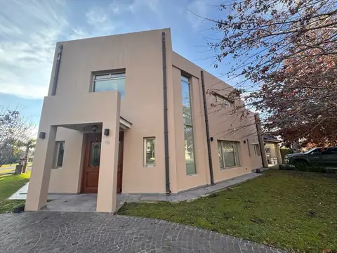 Casa en Venta en Moreno, USD 330.000