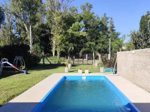 VENTA - Casa 1 habitación, galería, parrillero y pileta - Barrio "El Bosque"