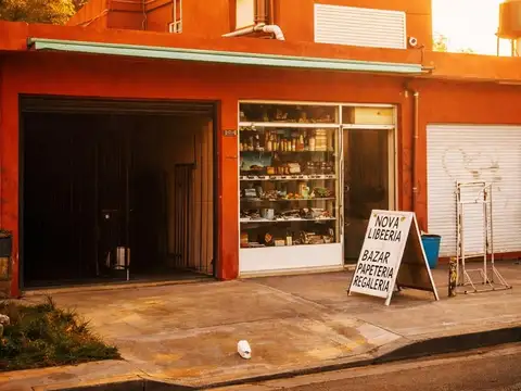VENTA CASA 3 AMBIENTES MAS 2 LOCALES EN BELLA VISTA GARAGE Y