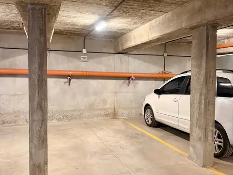 Venta cochera en barrio Amapolas, Pilar