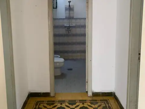 ALQUILER CASA 3 Amb., 2 hab., 2 baños, Cocina/comedor, parque c/jardin, cochera descubierta