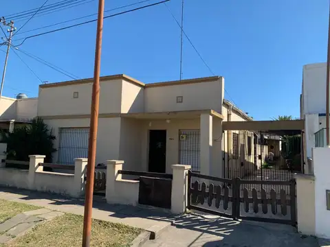 Casa 3 ambientes con 2 baños